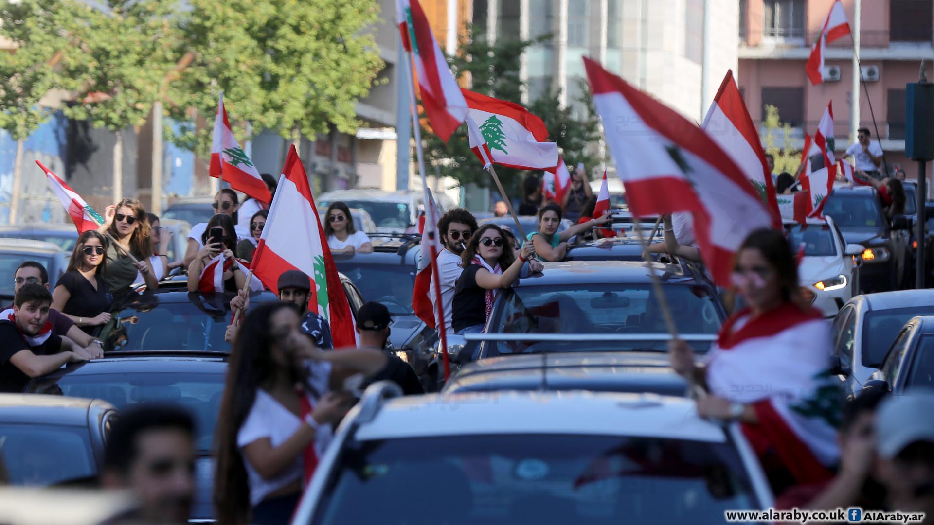بلطجة السلطة والأحزاب ضدّ الصحافيين اللبنانيين: تنمّر وتهديدات وأذية لا تستثني عائلاتهم